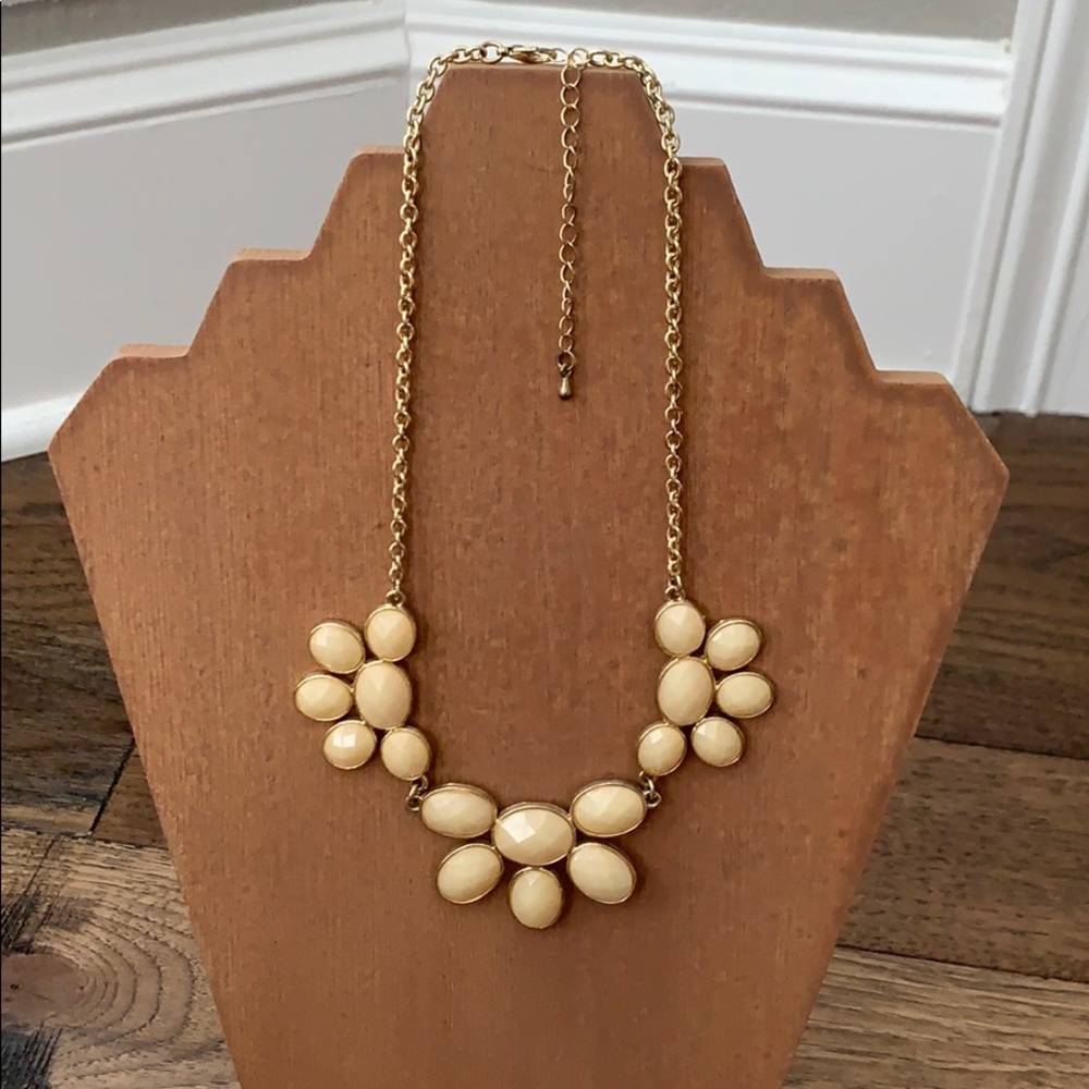 Ivory colored stone gold tone necklace - Picture 3 of 6